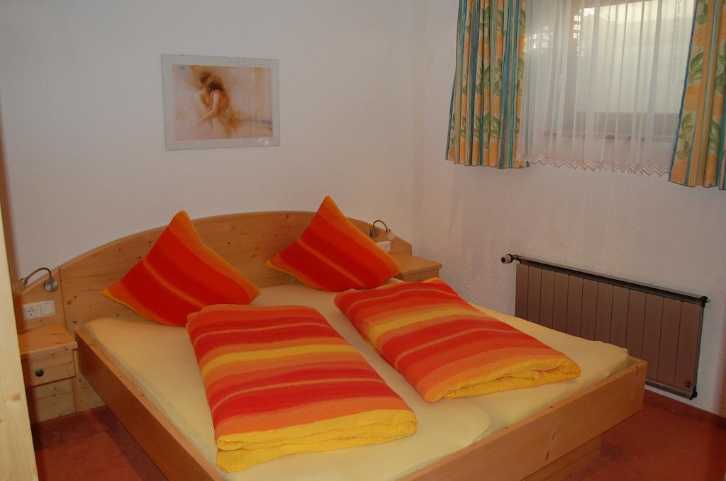 Haus Kinsperger Apartment Klosterle am Arlberg Room photo