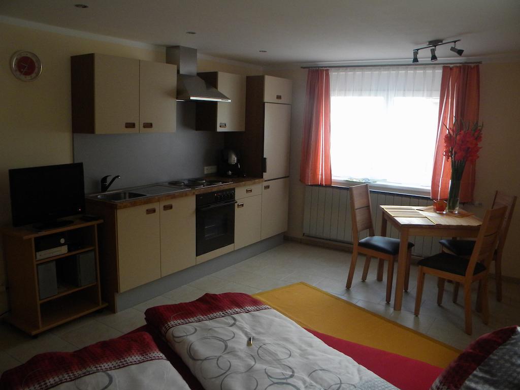 Haus Kinsperger Apartment Klosterle am Arlberg Room photo